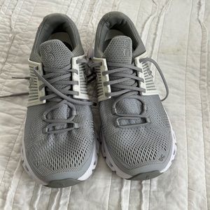 Women’s On Running cloudtec shoes - size 8